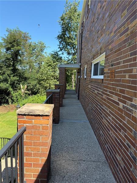 Building Photo - 735 Athalia St