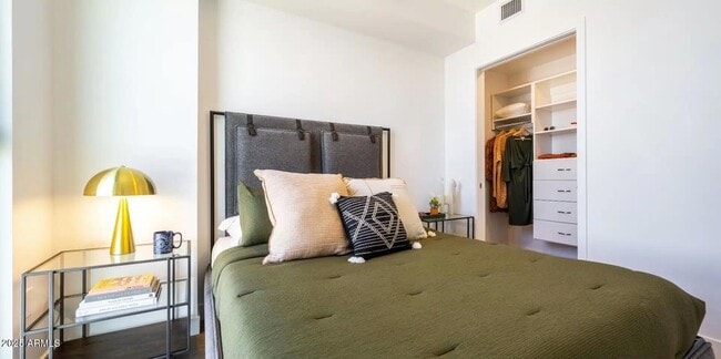 Building Photo - 817 N 6th St