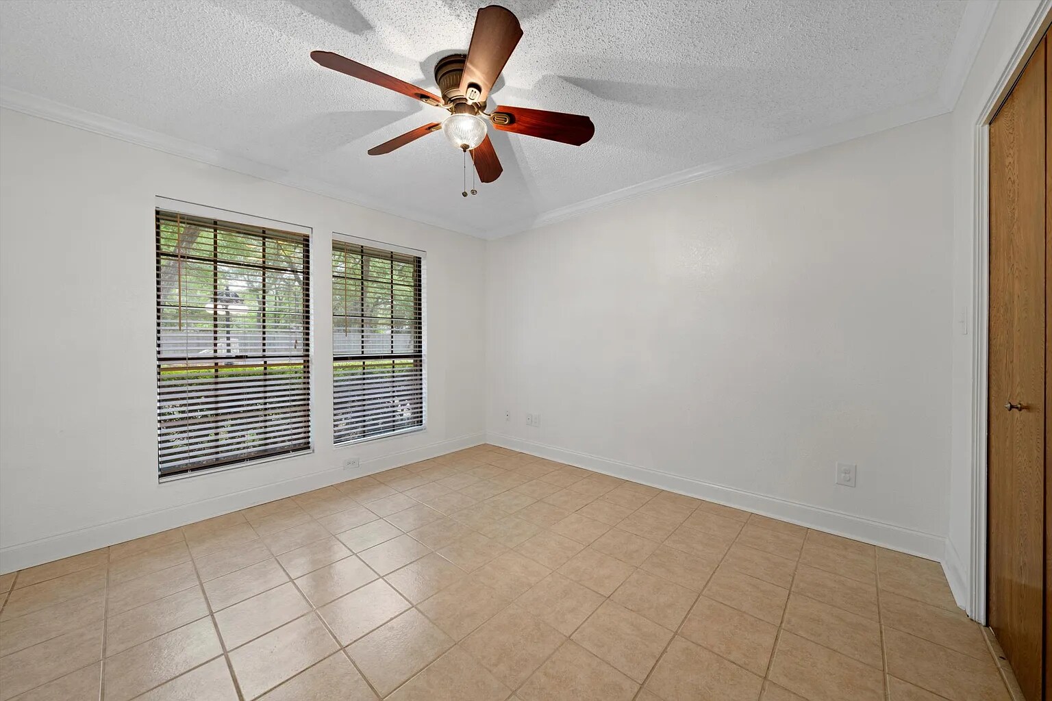 Building Photo - 273 Leafy Hollow Ln