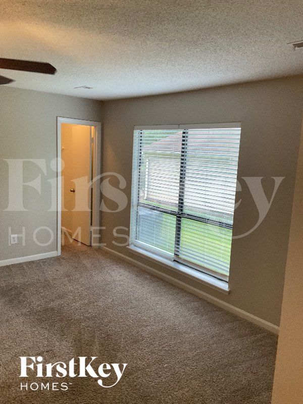 Building Photo - 6237 Danbrooke Pk Dr