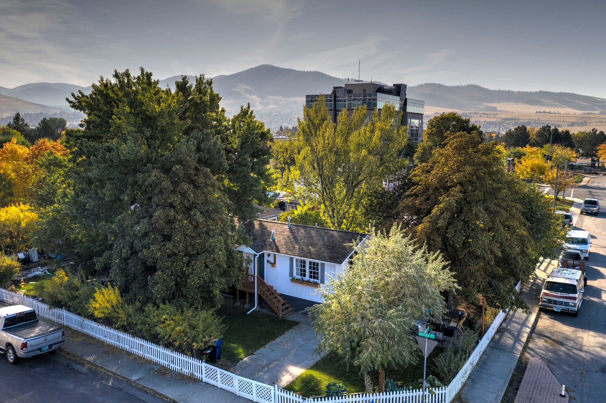 Building Photo - 1847 W Sussex Ave