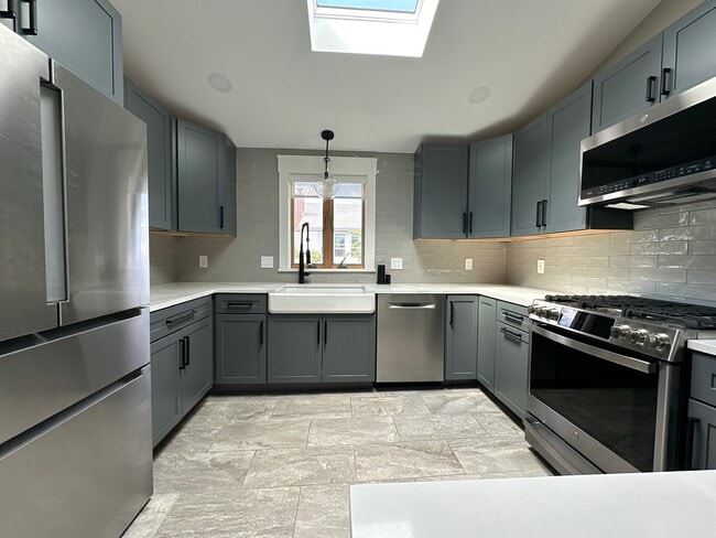 Building Photo - 20 Somerset St