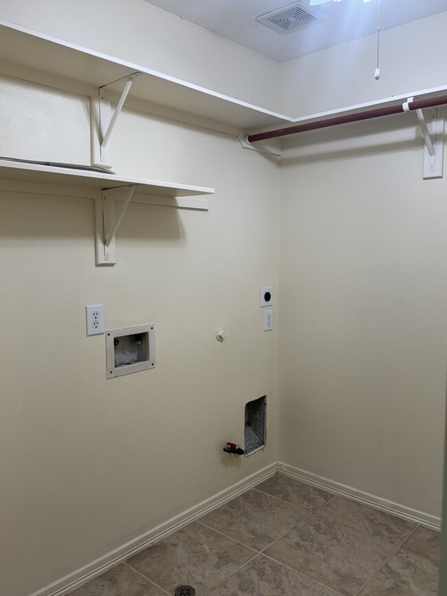 Building Photo - 3809 Brinkman St