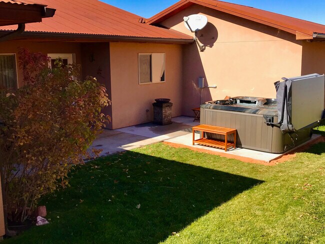 Building Photo - 3366 Oleander Ln