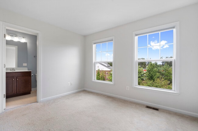 Building Photo - 42298 Lancaster Woods Sq