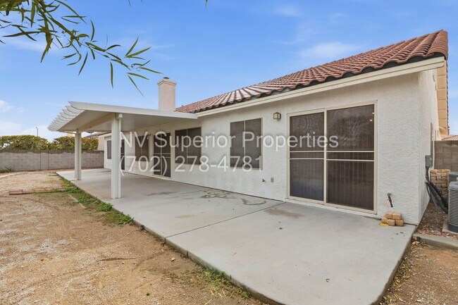 Building Photo - NW!! Single Story!!! 3 Car Garage!!  2 Masters!!! Low Maintenance desert landscape front yard!!  ...