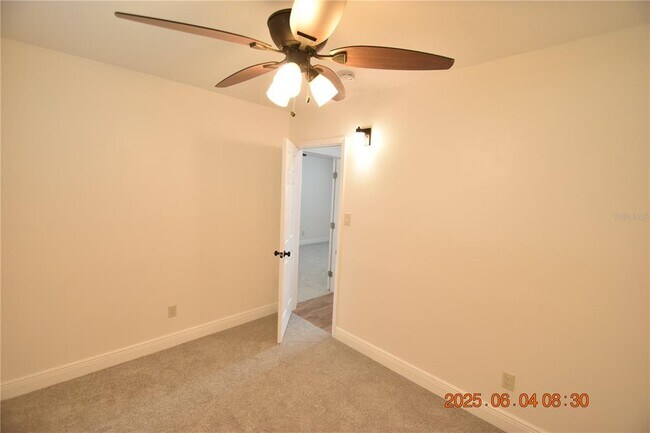 Building Photo - 417 Country Club Dr