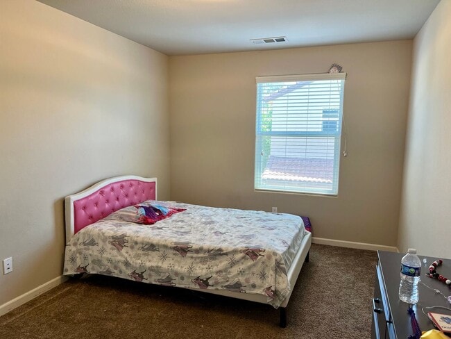 Building Photo - Stunning 3-Bed, 2.5-Bath Home Near Clovis ...
