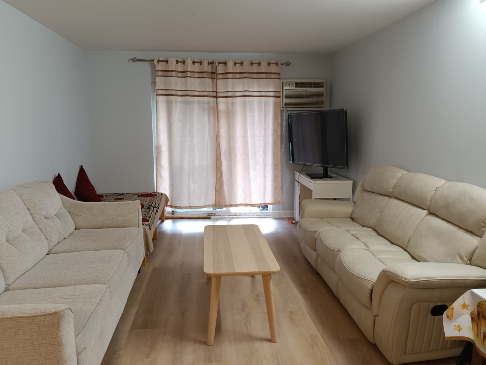 Building Photo - 1075 Knoll Ln