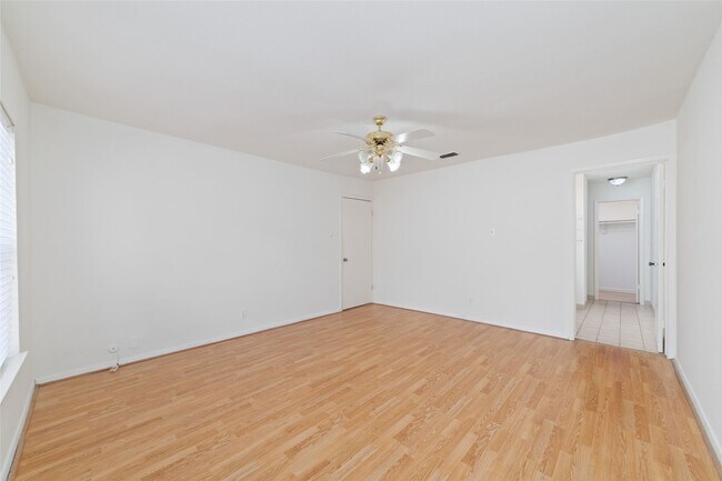 Building Photo - 4022 Belle Park Dr