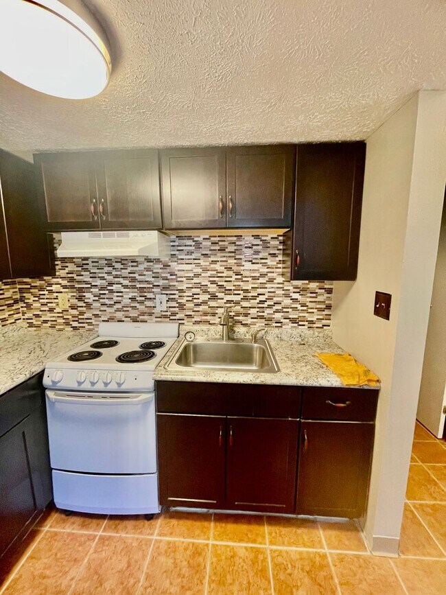 Building Photo - 332 Lehigh Avenue (Full Service)