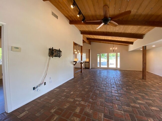 Building Photo - Great 3-Bedroom Home – Peaceful Country Living Just 8 Minutes from Hwy 78!