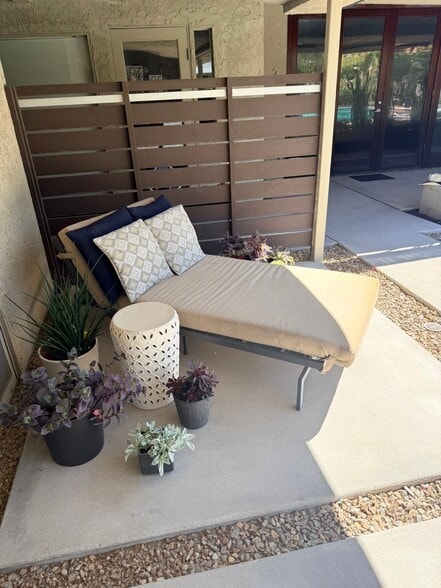 Building Photo - 777 E San Lorenzo Rd