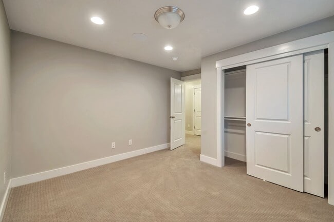 Building Photo - Incredible 6 bedroom Rambler in West Jordan