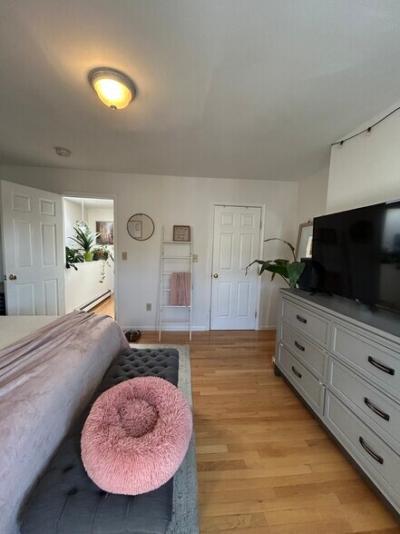 Building Photo - 33 Delle Ave