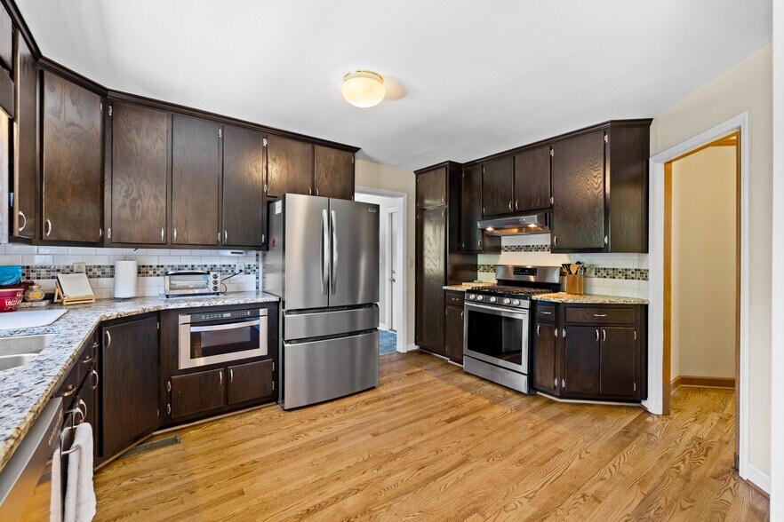 Building Photo - 3010 Eaker Dr