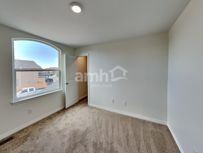 Building Photo - 10126 Silver Stirrup Dr