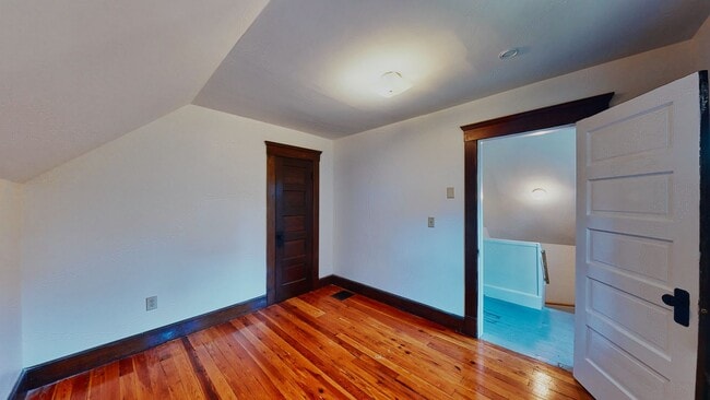 Building Photo - [In-Unit Laundry; Garden] Townhouse-Style Living, with Historical Details & Parking!