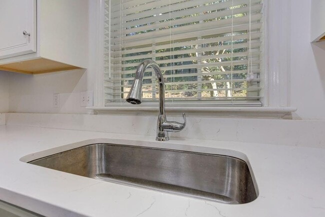 Building Photo - 27 Mt Vernon Cir