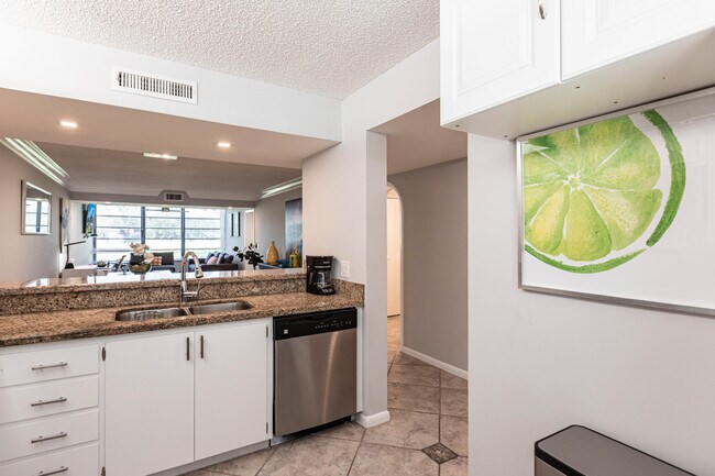 Building Photo - 3540 Whitehall Dr