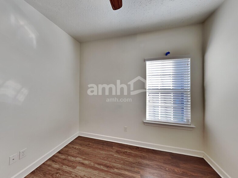 Building Photo - 929 Morning Rd