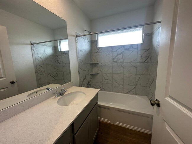Building Photo - 1404 Marley