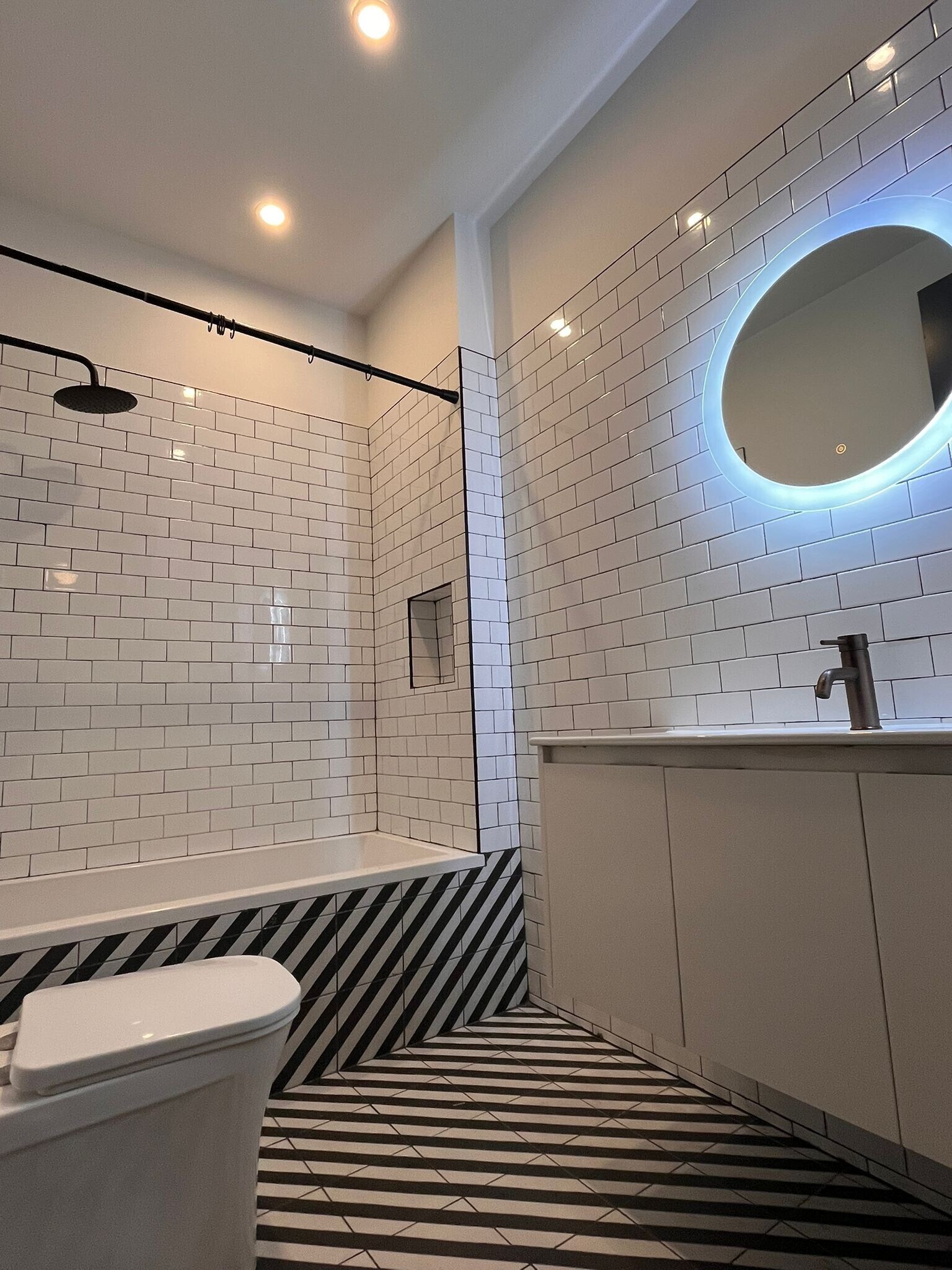 Building Photo - 568 Communipaw Ave