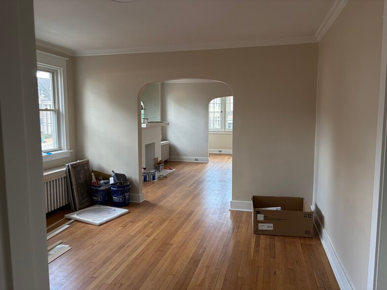 Building Photo - 5718 Munhall Rd