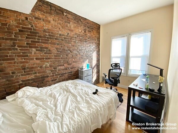 Building Photo - 731 Parker St