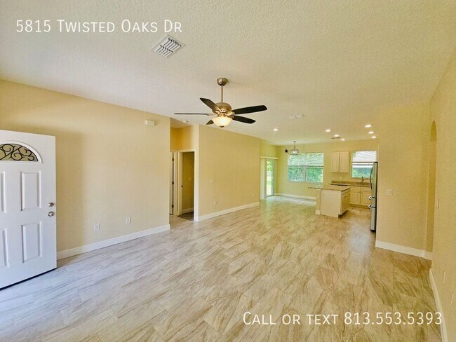 Building Photo - 5815 Twisted Oaks Dr