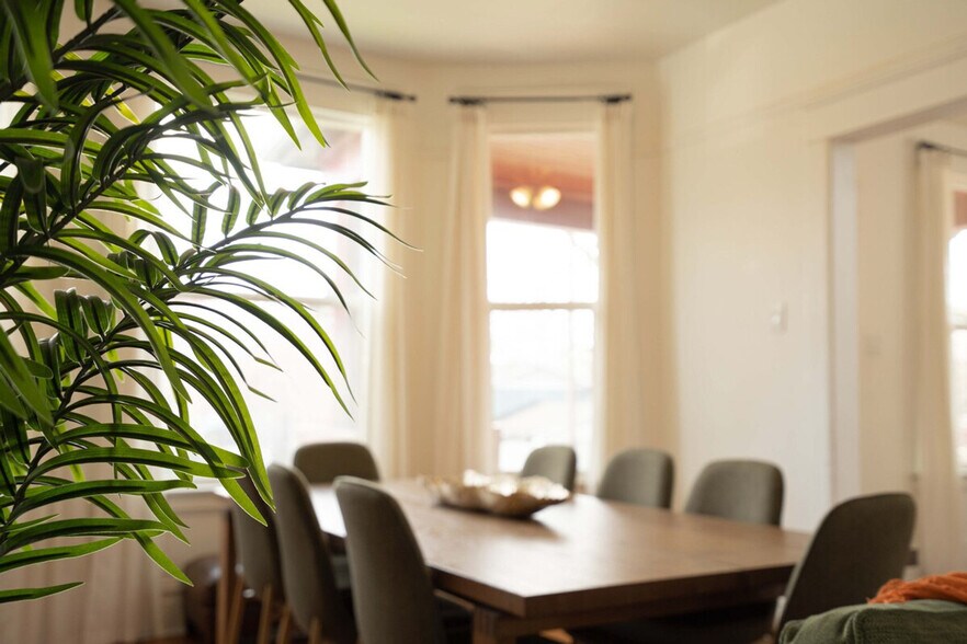 Building Photo - 1914 E Jefferson St