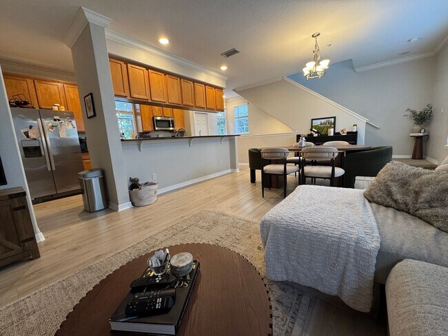 Building Photo - Private Townhouse in Heart of South Tampa