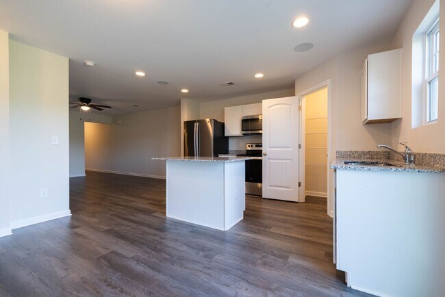 Building Photo - 115 Adger Rd