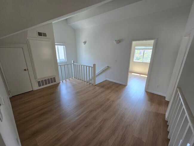Building Photo - Beautiful Pasadena Townhouse