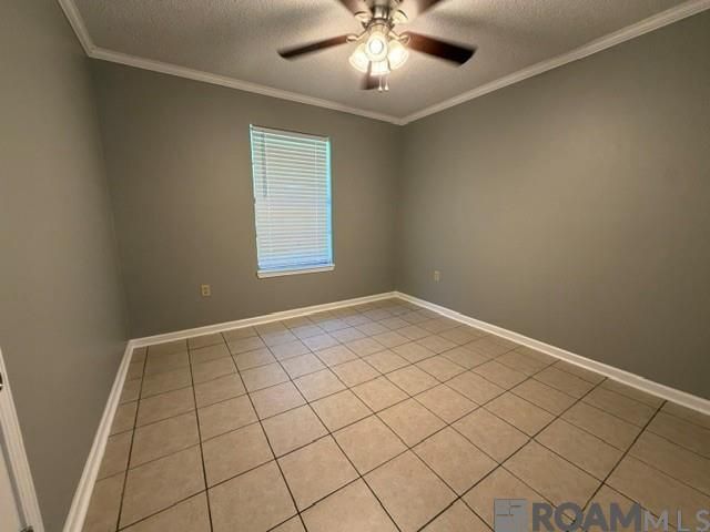 Building Photo - 223 Pinoak St