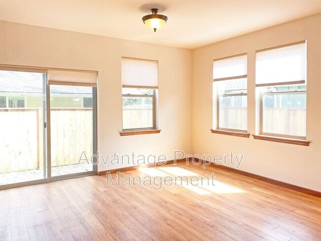 Building Photo - 1645 NW Kings Blvd