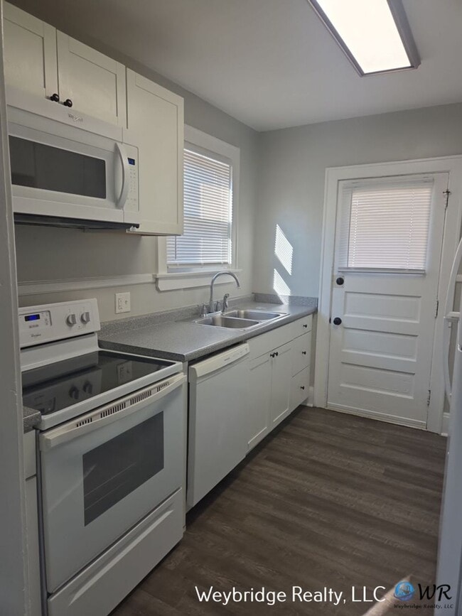 Building Photo - 2218 Drex Ave