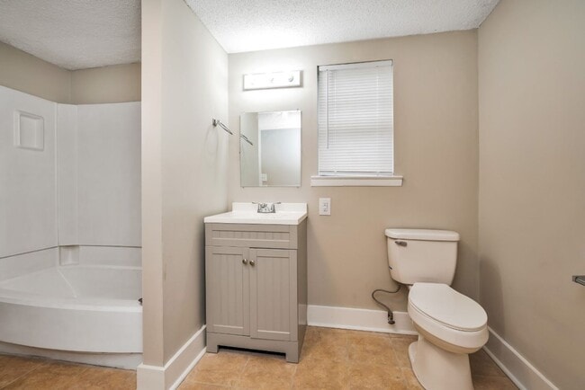 Building Photo - Renovated 3BR Gem in Sumiton