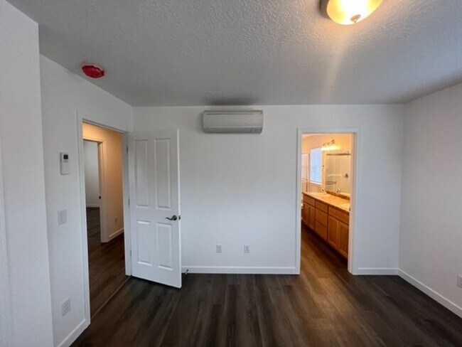 Building Photo - 1106-1108 W 11TH