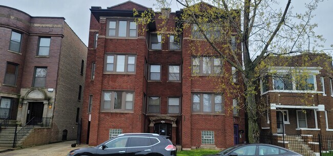 Primary Photo - 7224 S Coles Ave