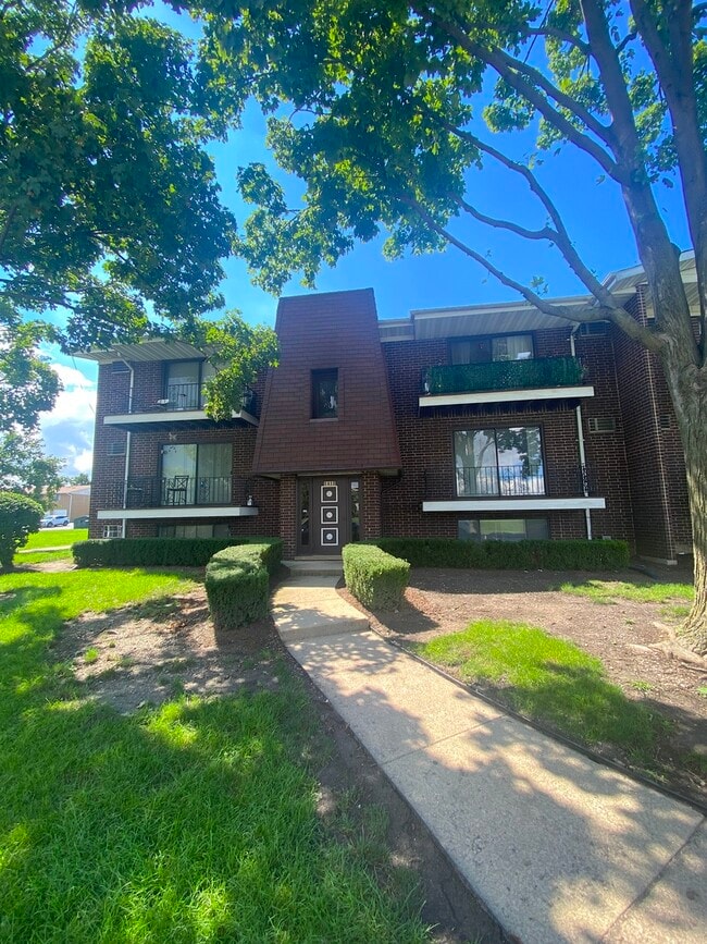Building Photo - 1412 Willow Ln