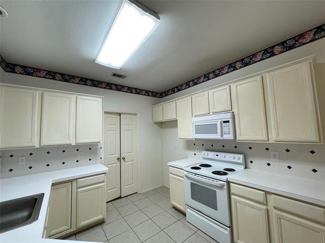 Building Photo - 4108 Hedgerow Dr