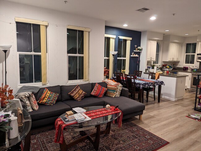 Building Photo - 135 Parc Place Dr