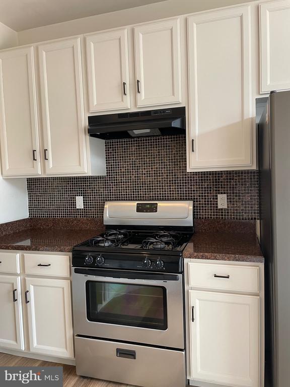 Building Photo - 5 Bridle Ct