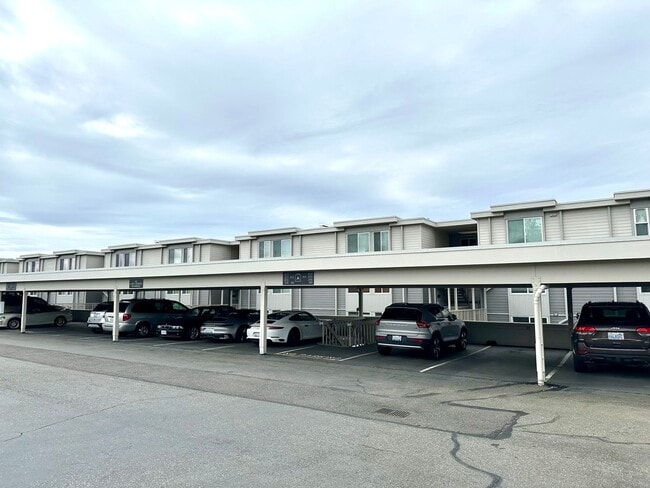 Building Photo - 600 S State St