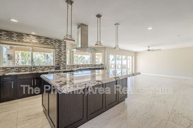 Building Photo - 3761 S Hawthorn Dr