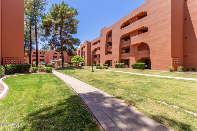 Building Photo - 12222 N Paradise Village Pkwy W