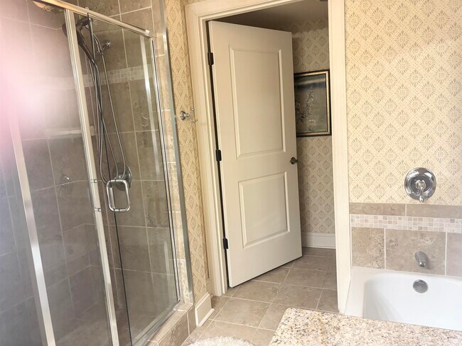 Building Photo - 8121 Amalfi Pl