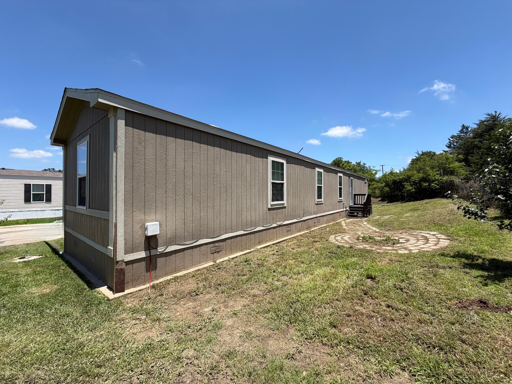 Building Photo - 709 N Collins Fwy