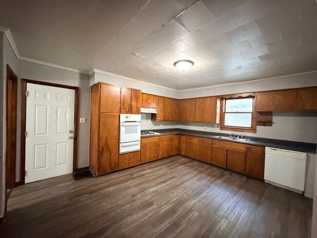 Building Photo - 1227 4th St